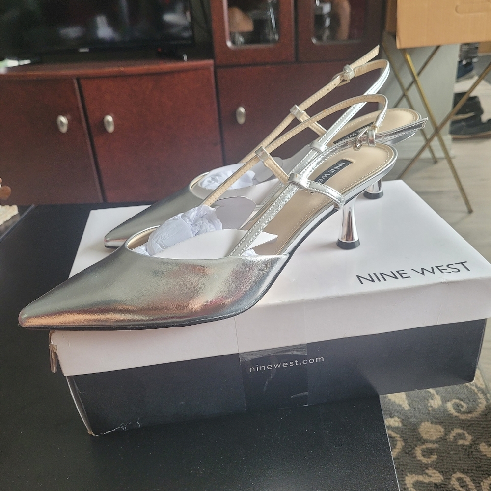 Nine West Silver Heels Sophisticated Style - Picture 5 of 9
